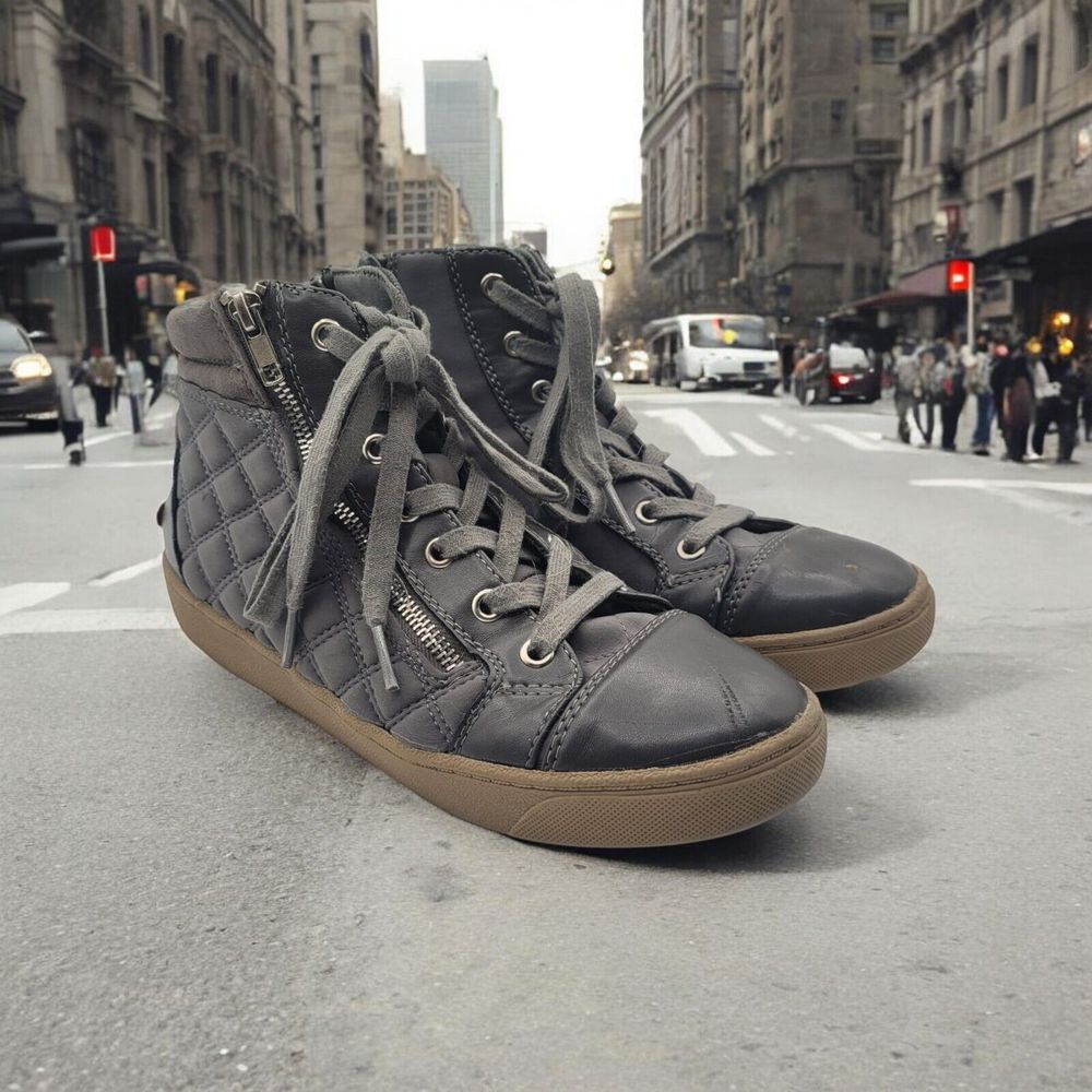 Juicy Couture Womens Sz 8 Quilted 73277 Vareen Grey‎ Mid Top Shoes 2 Zip Laceup